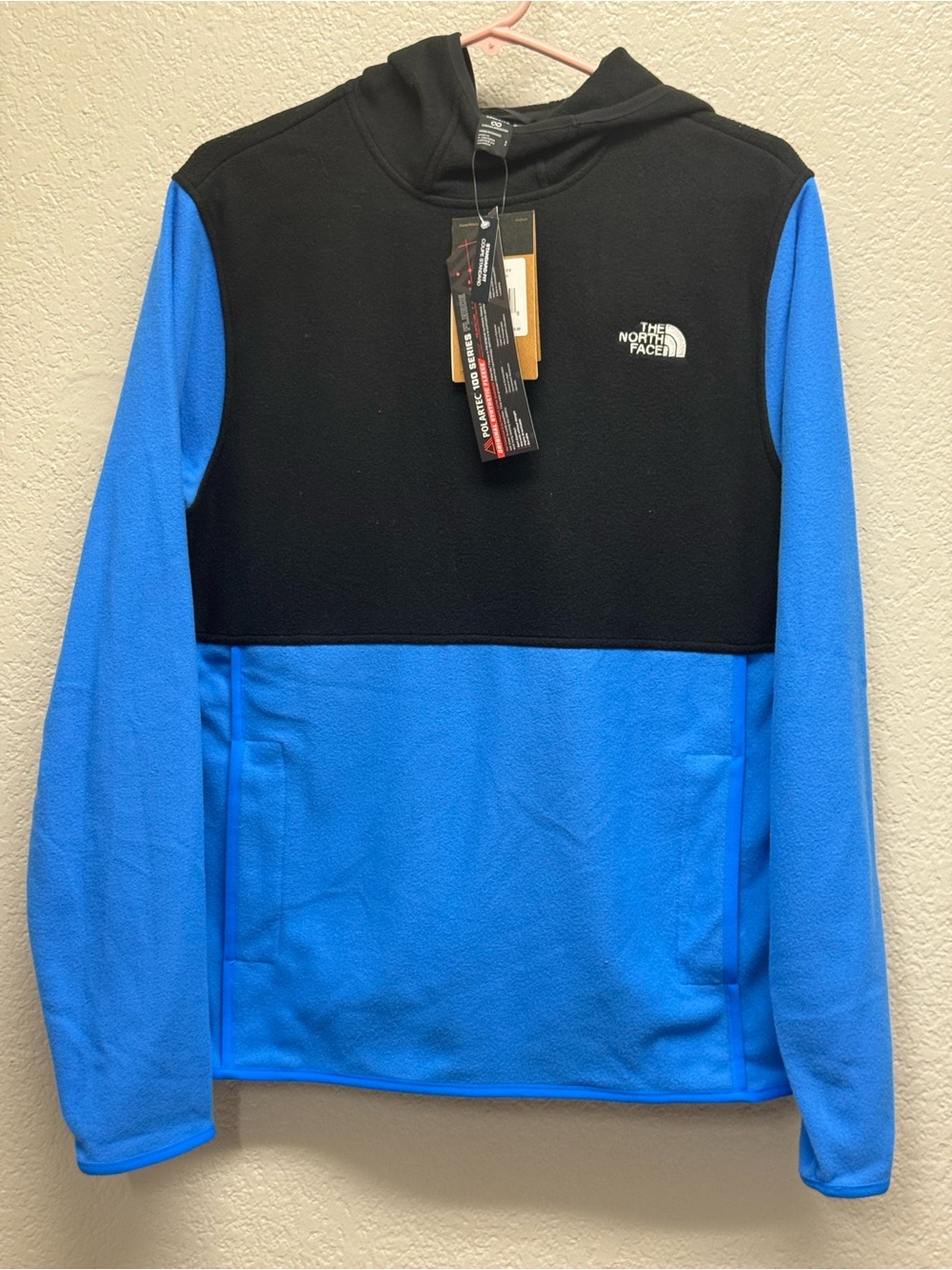 The North Face Men’s Black and Blue Pullover Fleece Hoodie Pit 21 X 27 mRSP $85